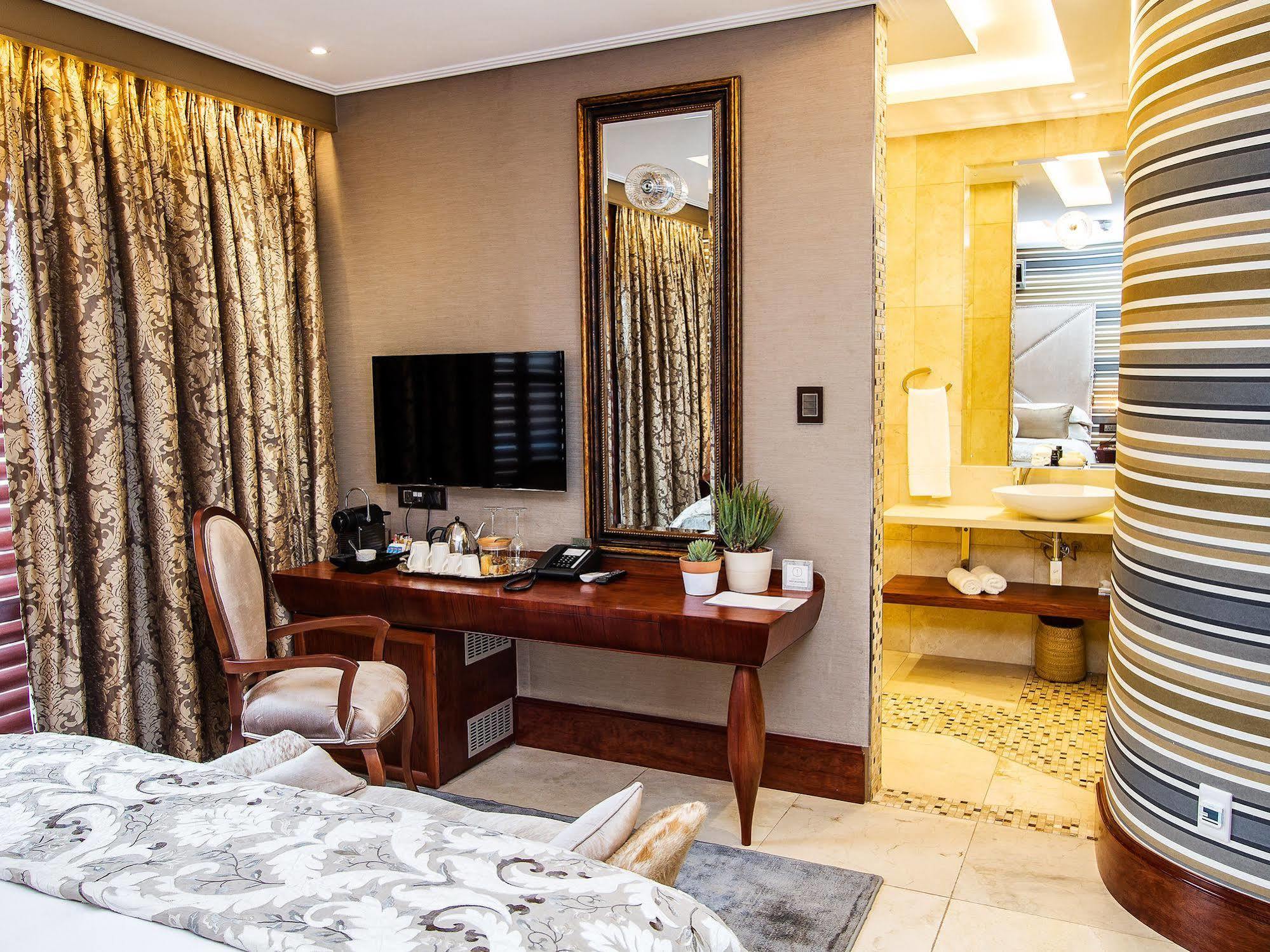 Anne Hotel 4*