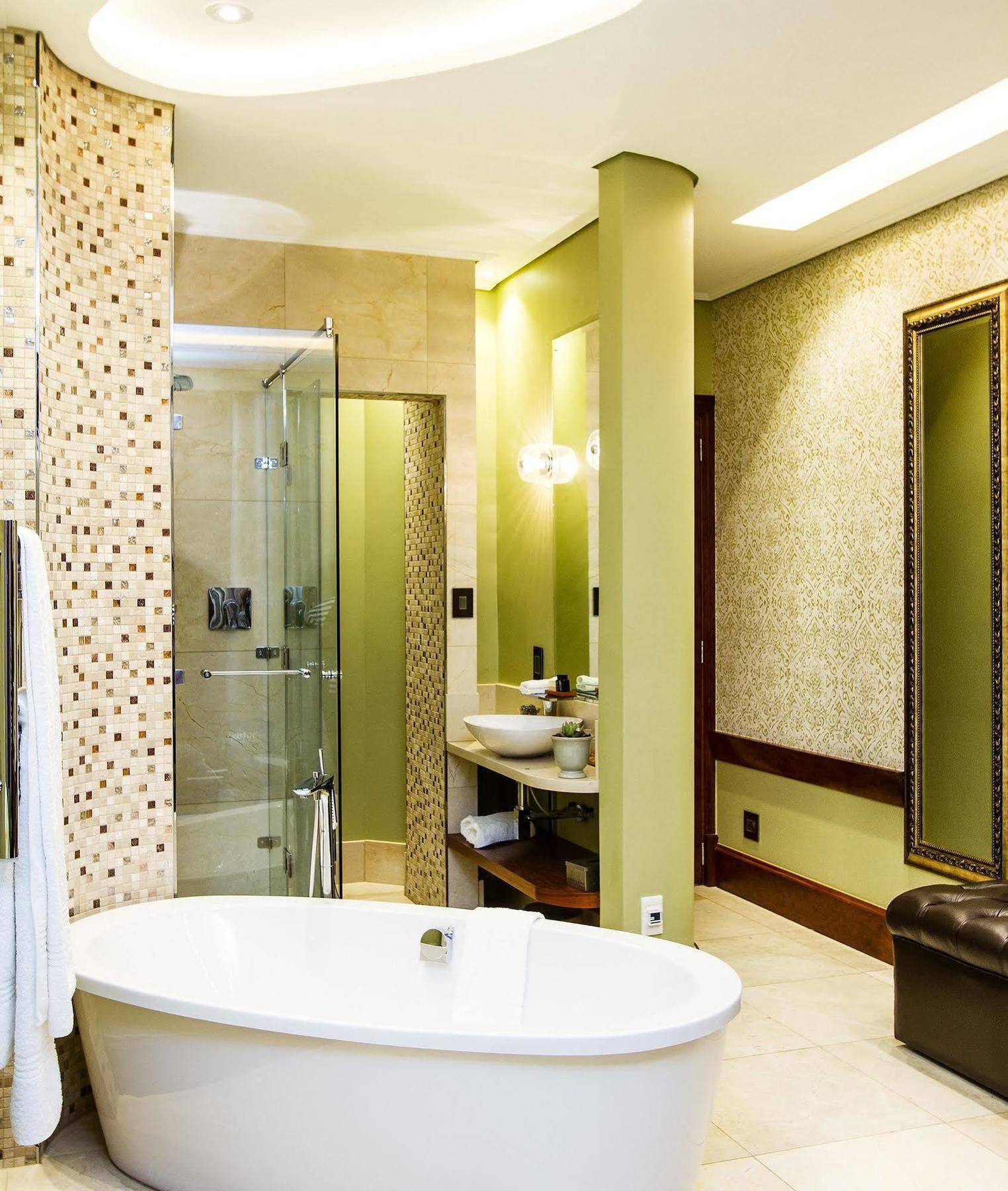 Anne Hotel 4*