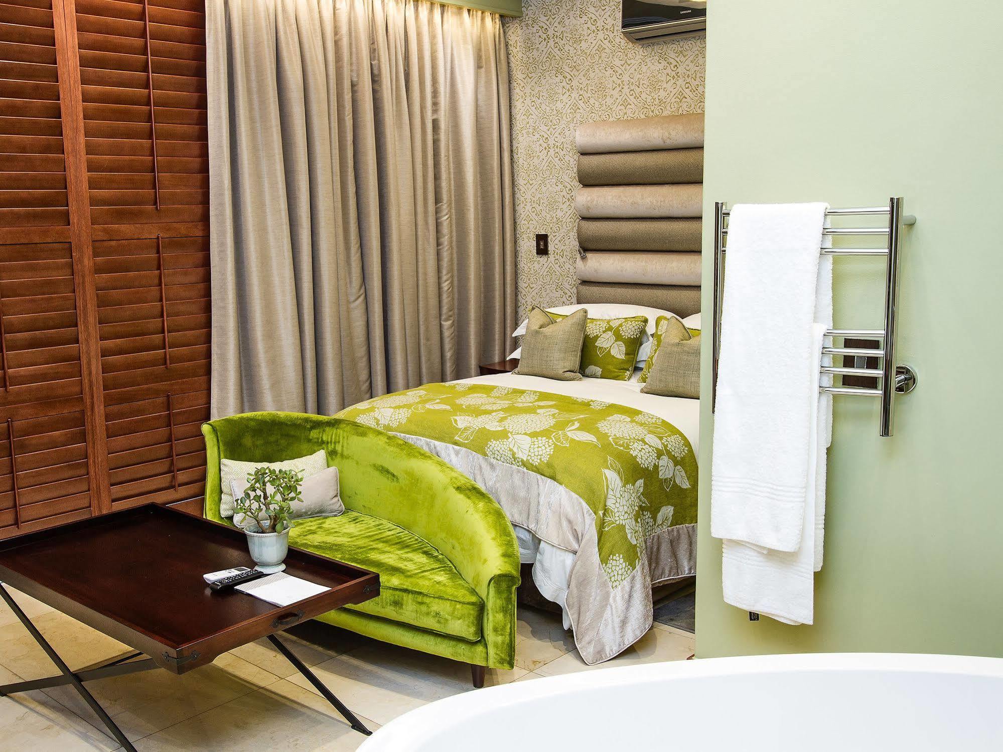 Anne Hotel